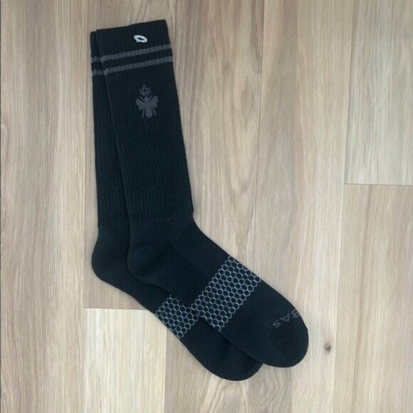Black Bombas Athletic Crew Socks with Ribbed Texture - Picture 1 of 3